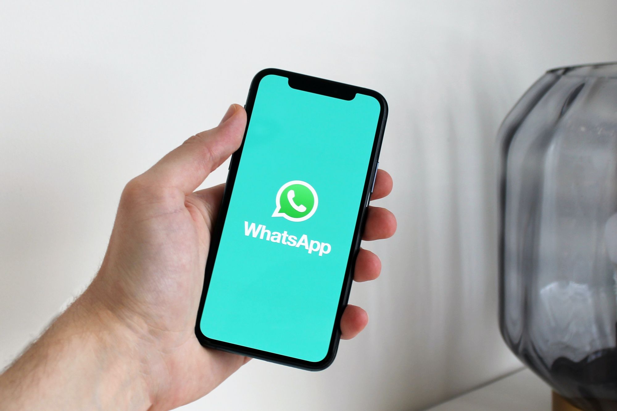Bikin Stiker WhatsApp Gampang di iPhone Buat Personal Branding Kamu Makin Kece